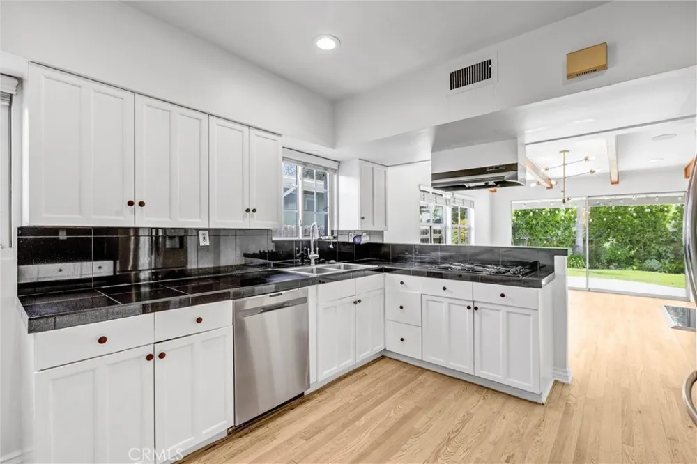 6106 Wilkinson Avenue Valley Glen, CA 91606