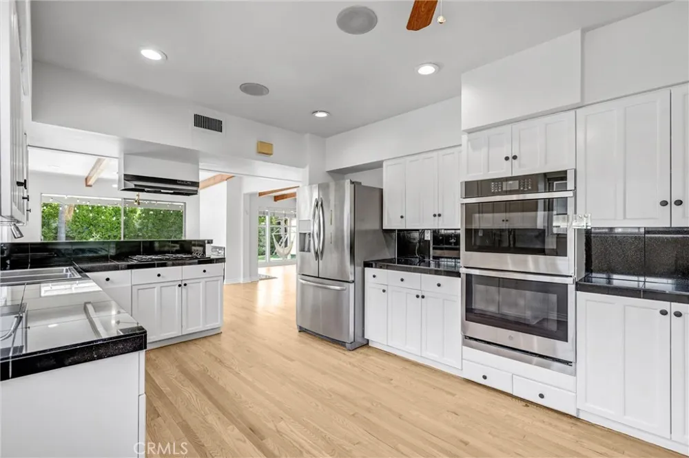 6106 Wilkinson Avenue Valley Glen, CA 91606