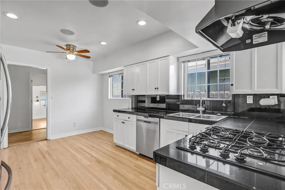6106 Wilkinson Avenue Valley Glen, CA 91606