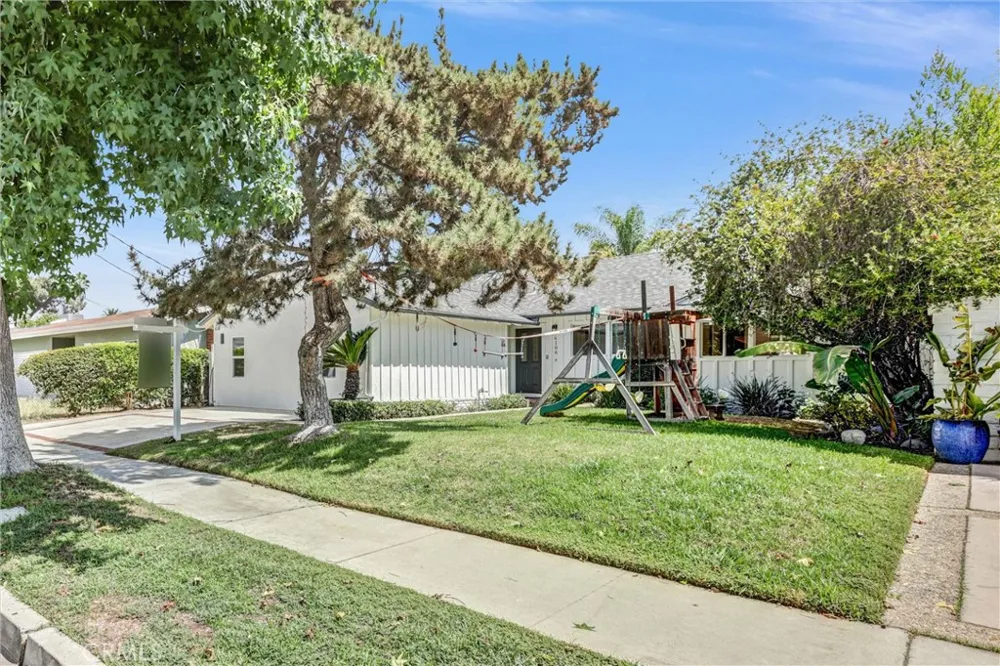 6106 Wilkinson Avenue Valley Glen, CA 91606