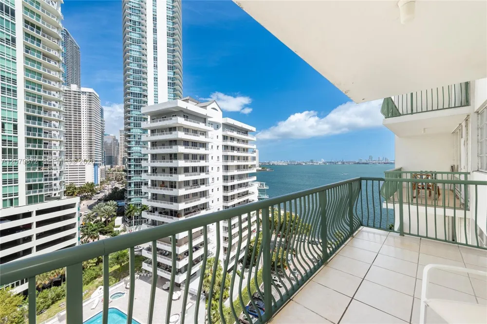 1408 Brickell Bay Dr #1215 Miami, FL 33131