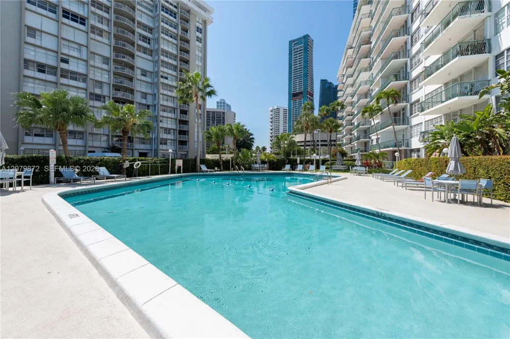1408 Brickell Bay Dr #1215 Miami, FL 33131