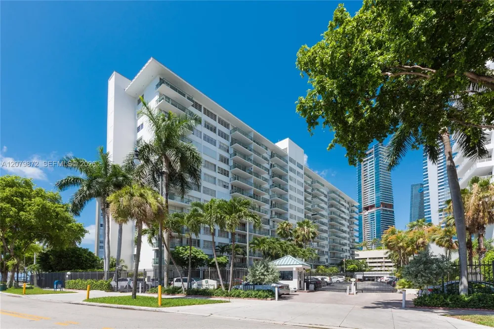 1408 Brickell Bay Dr #1215 Miami, FL 33131