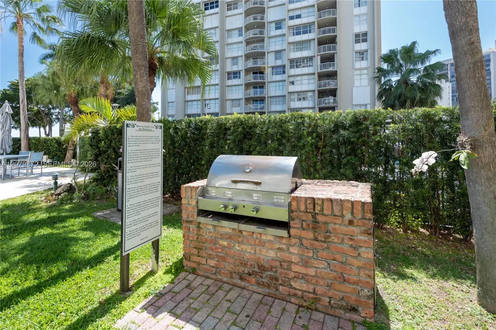 1408 Brickell Bay Dr #1215 Miami, FL 33131