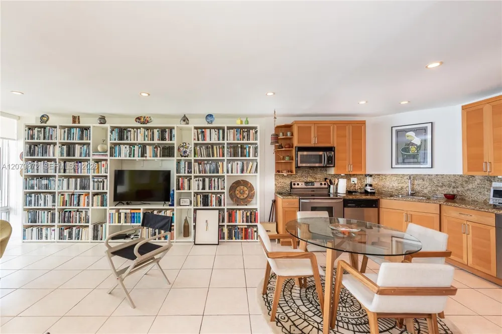 1408 Brickell Bay Dr #1215 Miami, FL 33131