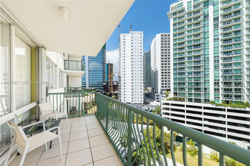 1408 Brickell Bay Dr #1215 Miami, FL 33131