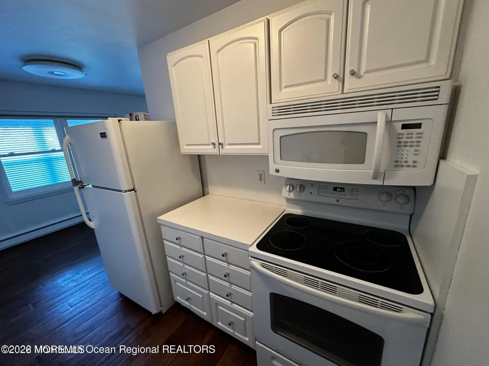 106 E Edinburgh Lane Lakewood, NJ 08701