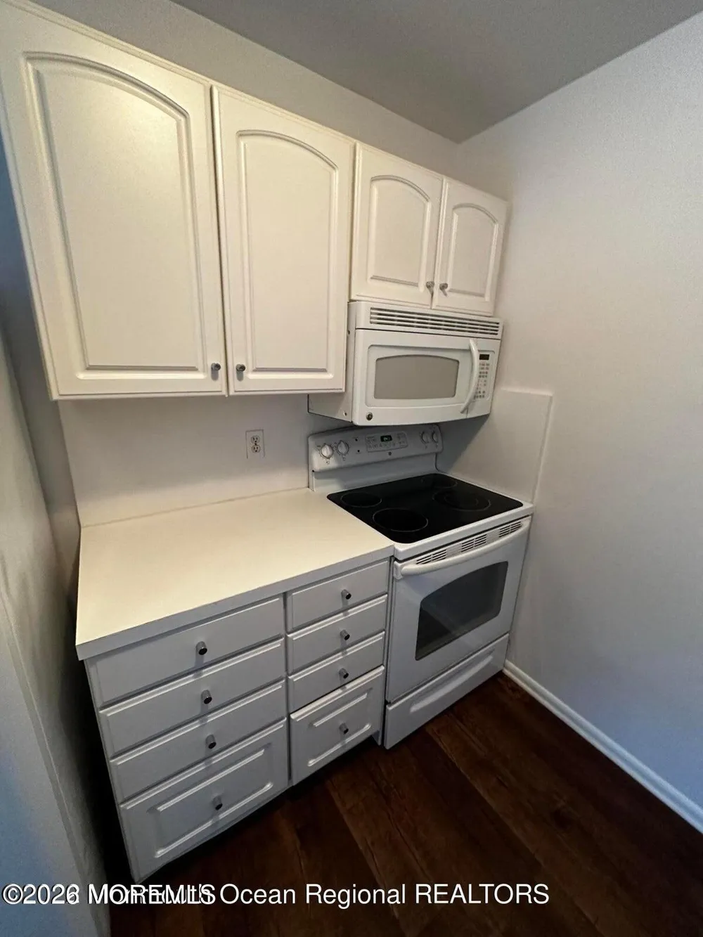 106 E Edinburgh Lane Lakewood, NJ 08701