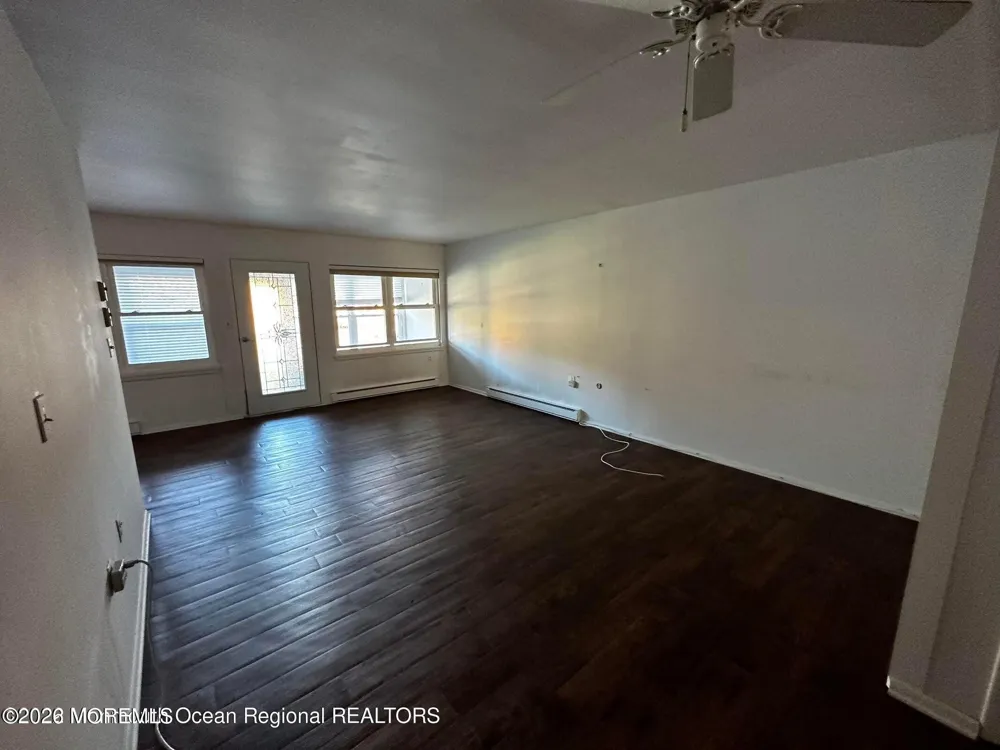 106 E Edinburgh Lane Lakewood, NJ 08701