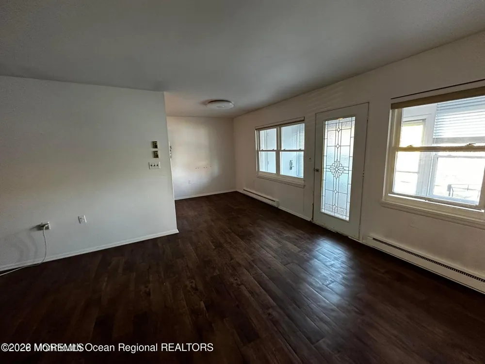 106 E Edinburgh Lane Lakewood, NJ 08701