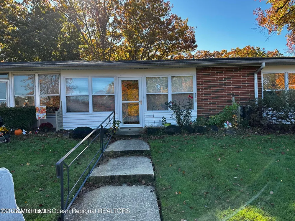 106 E Edinburgh Lane Lakewood, NJ 08701