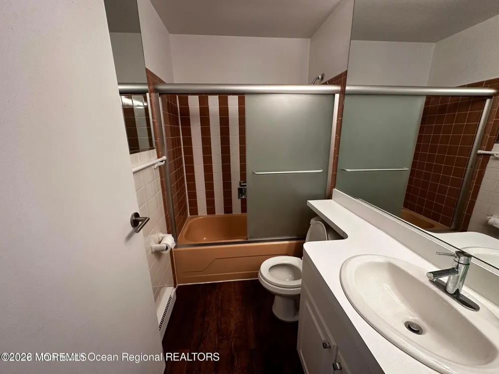 106 E Edinburgh Lane Lakewood, NJ 08701