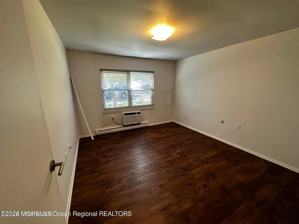 106 E Edinburgh Lane Lakewood, NJ 08701