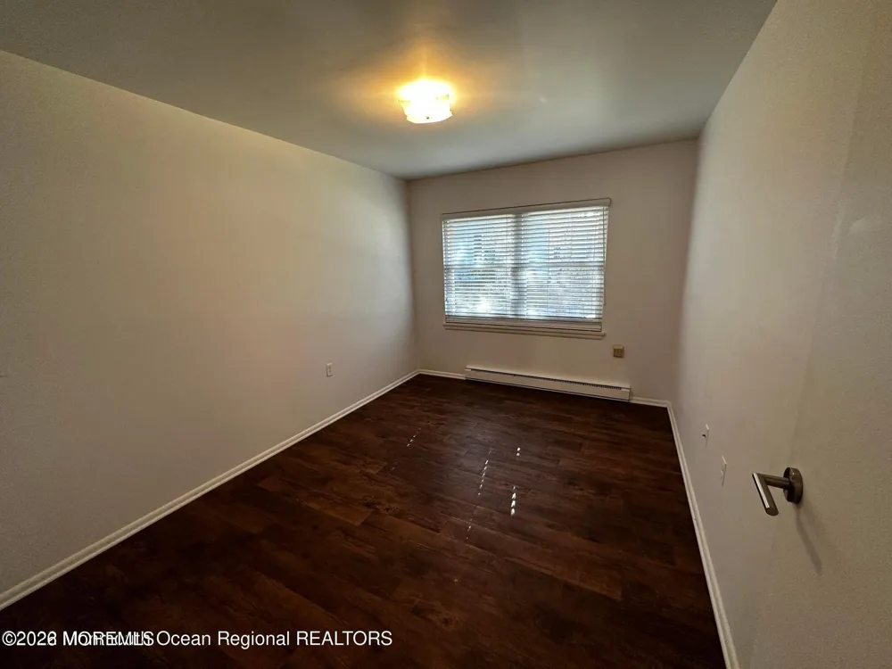 106 E Edinburgh Lane Lakewood, NJ 08701