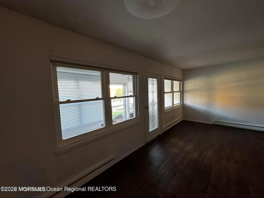 106 E Edinburgh Lane Lakewood, NJ 08701