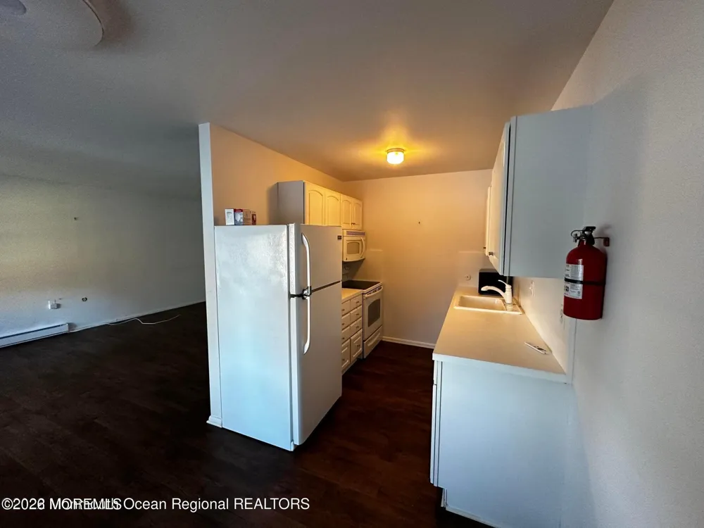 106 E Edinburgh Lane Lakewood, NJ 08701
