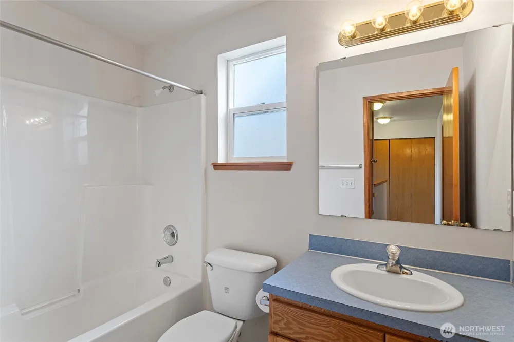 20627 Circle Bluff Drive Arlington, WA 98223
