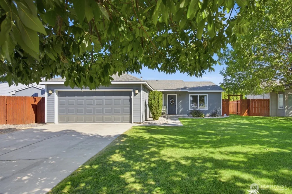 329 E Belair Drive Moses Lake, WA 98837