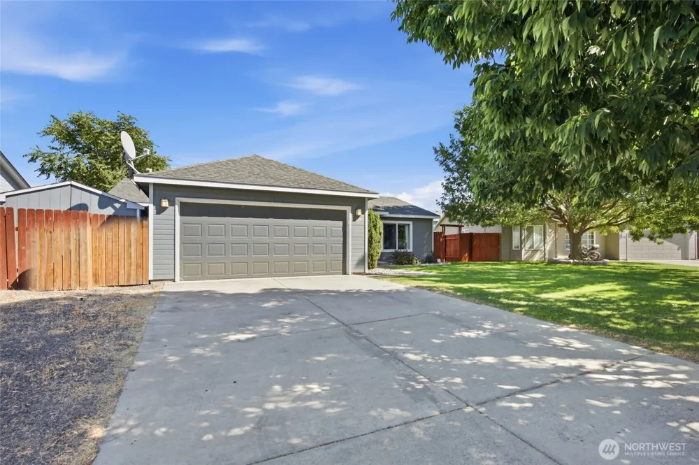 329 E Belair Drive Moses Lake, WA 98837