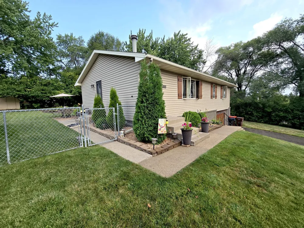 7335 Clayton Avenue Inver Grove Heights, MN 55076