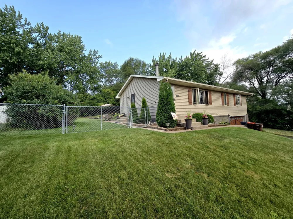 7335 Clayton Avenue Inver Grove Heights, MN 55076