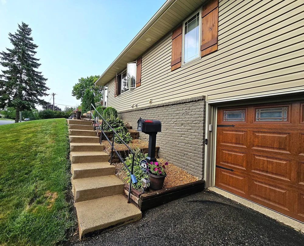 7335 Clayton Avenue Inver Grove Heights, MN 55076