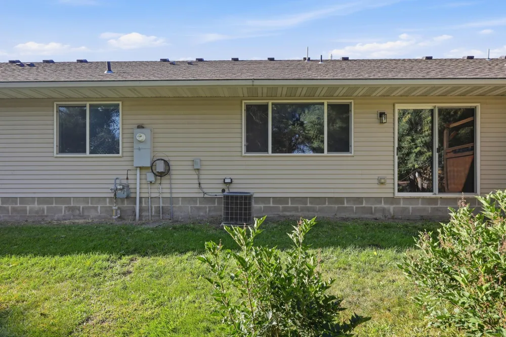614 Golden Gate Lane Winsted, MN 55395