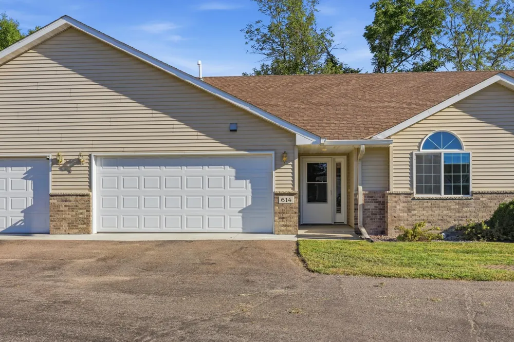 614 Golden Gate Lane Winsted, MN 55395