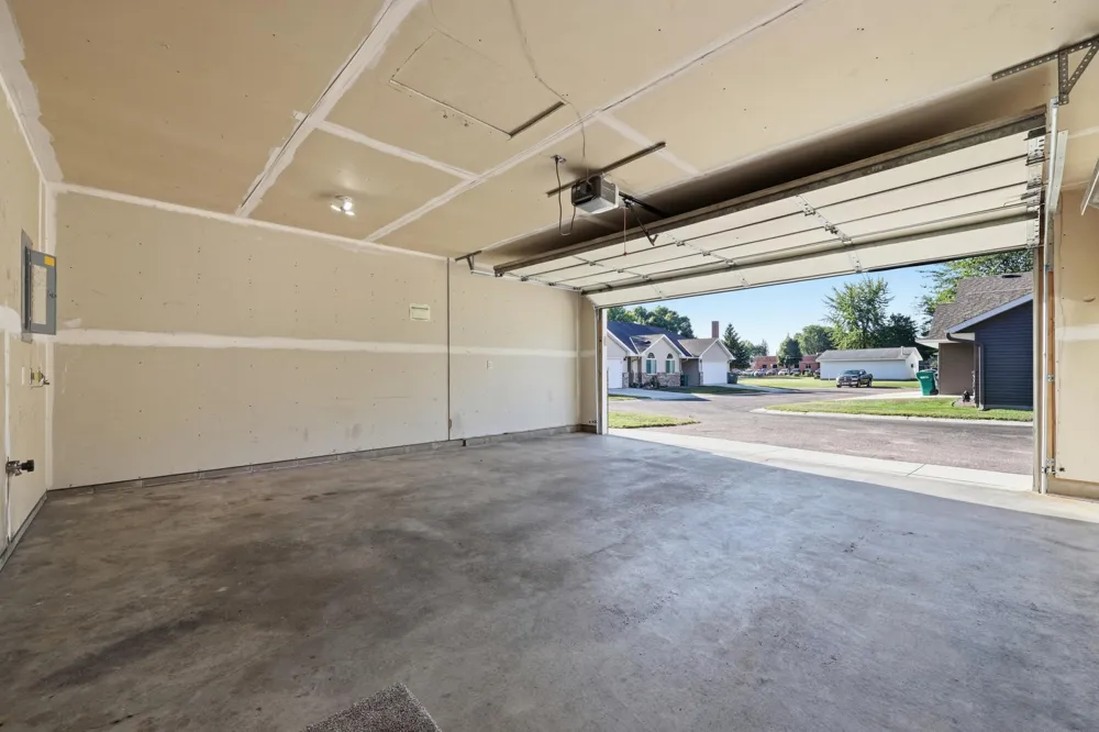 614 Golden Gate Lane Winsted, MN 55395