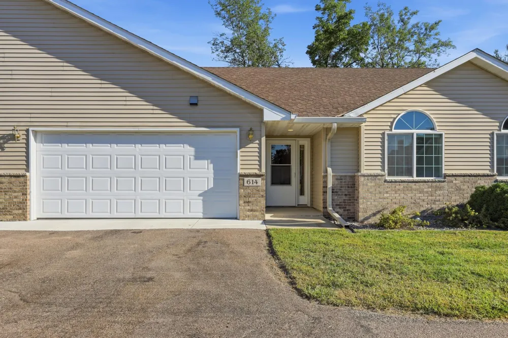 614 Golden Gate Lane Winsted, MN 55395