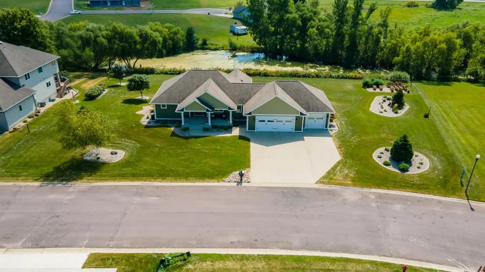 864 Goves Way Madelia, MN 56062