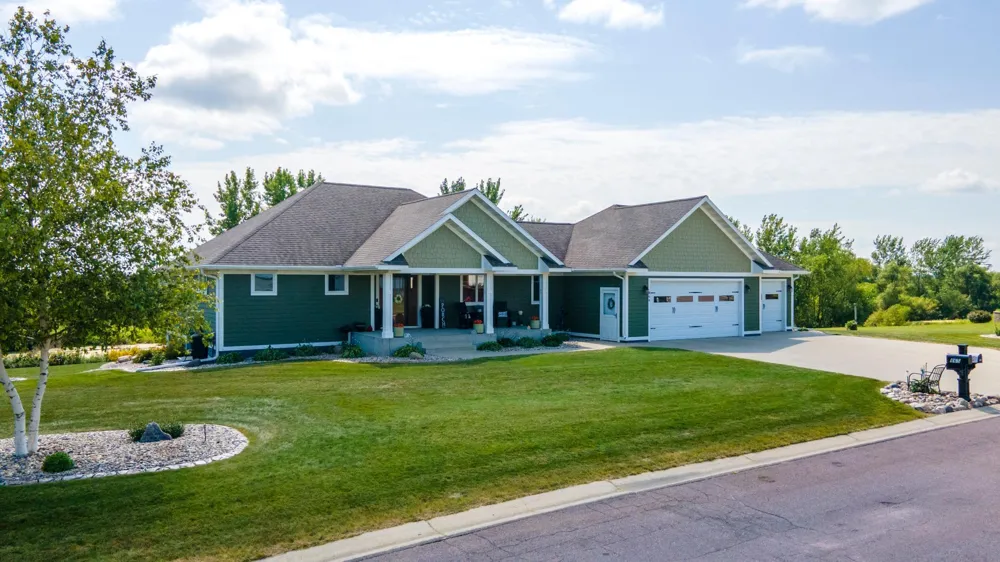 864 Goves Way Madelia, MN 56062
