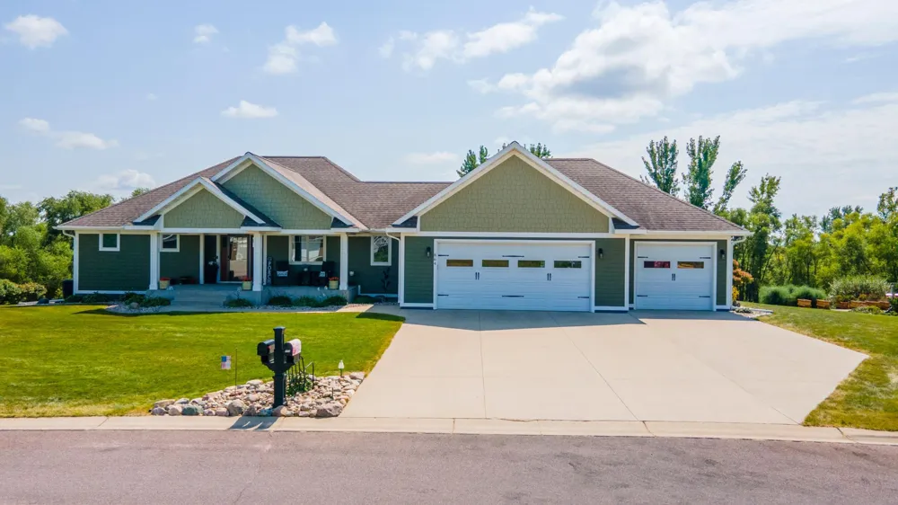 864 Goves Way Madelia, MN 56062
