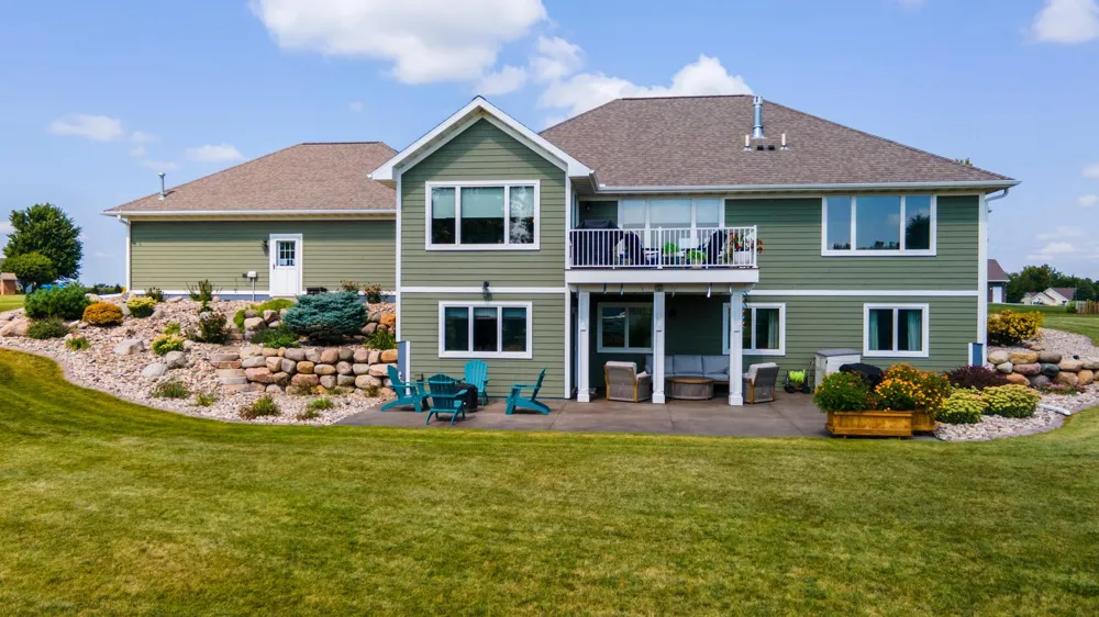 864 Goves Way Madelia, MN 56062