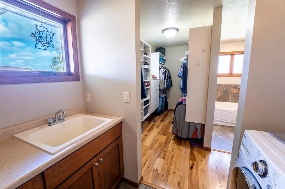 864 Goves Way Madelia, MN 56062