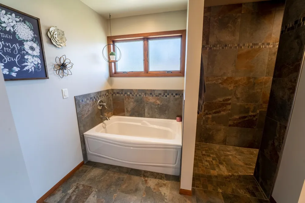864 Goves Way Madelia, MN 56062