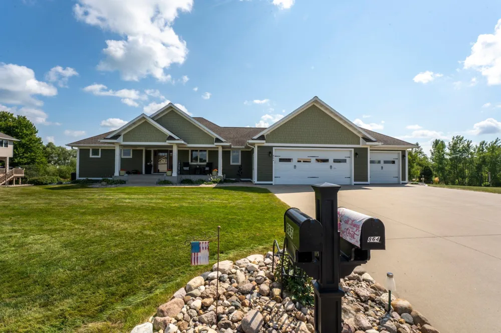 864 Goves Way Madelia, MN 56062