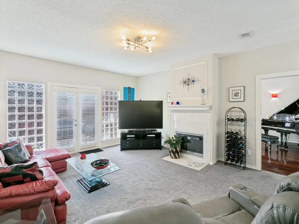 3001 Redstone Drive Arlington, TX 76001