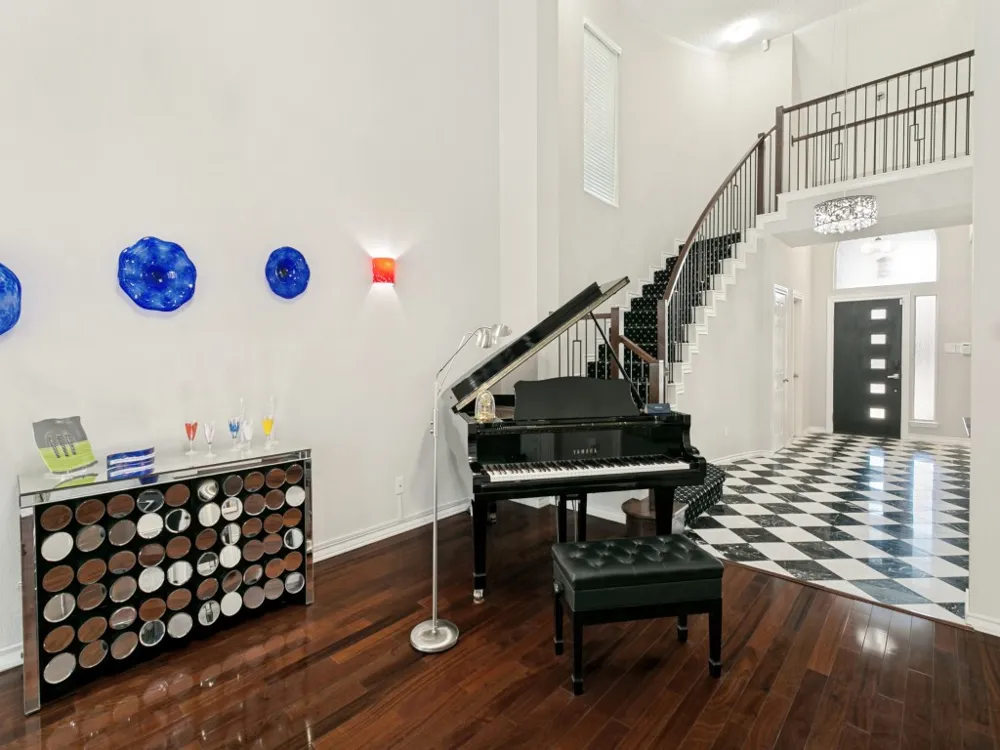 3001 Redstone Drive Arlington, TX 76001