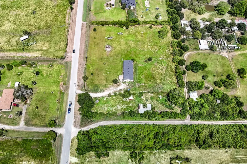 10225 Beard Road Needville, TX 77461