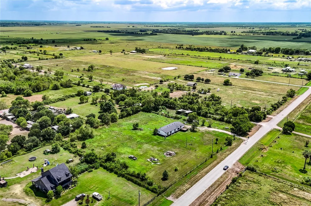 10225 Beard Road Needville, TX 77461