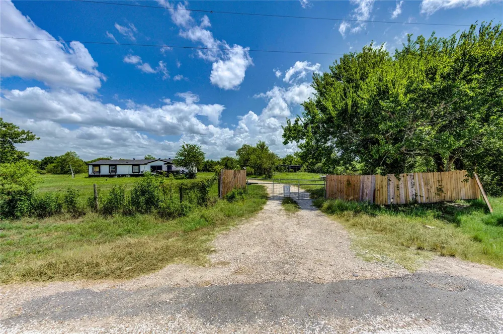 10225 Beard Road Needville, TX 77461