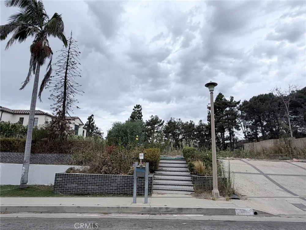 1425 Monte Grande Pacific Palisades, CA 90272