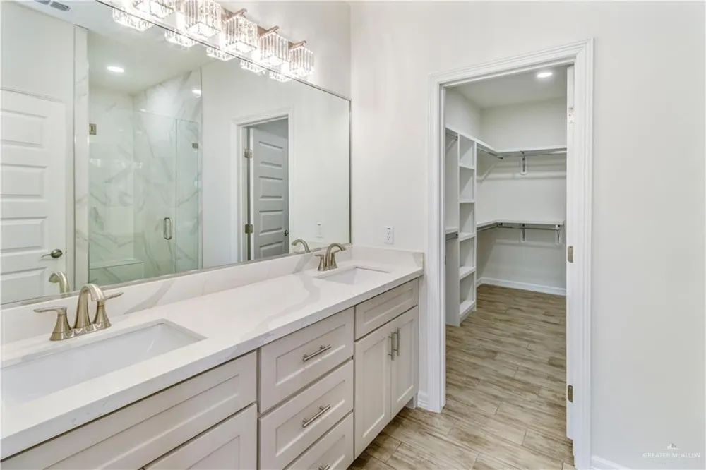 1613 Amanda Mercedes, TX 78570