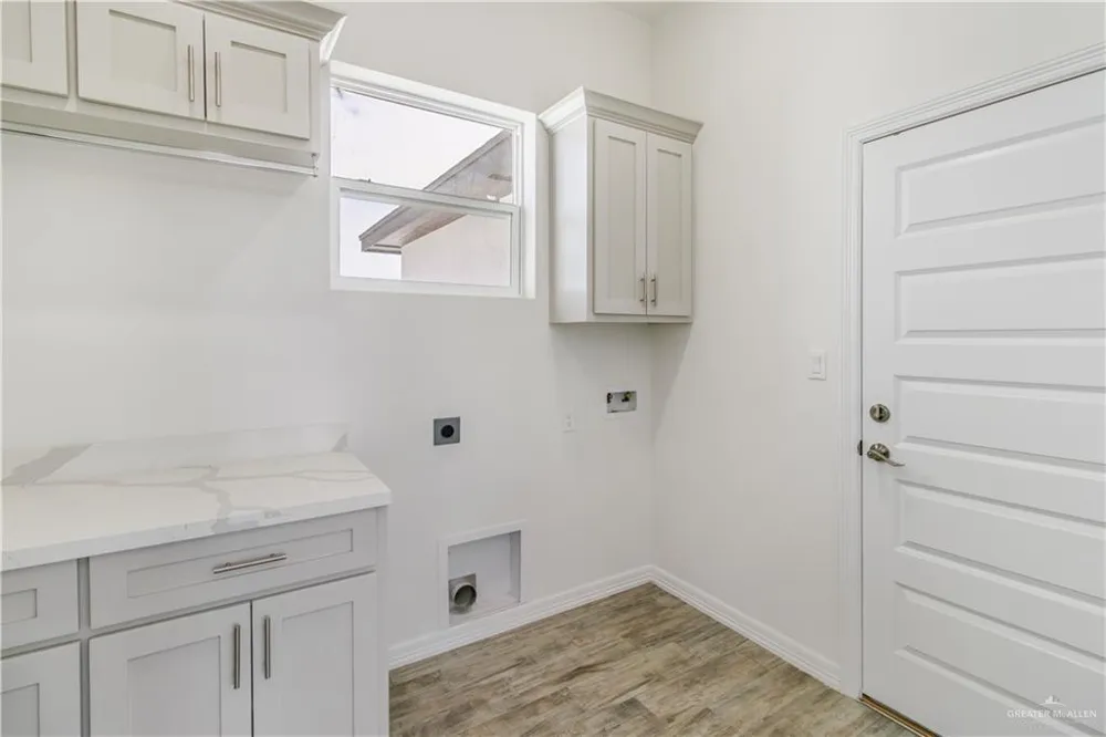 1613 Amanda Mercedes, TX 78570