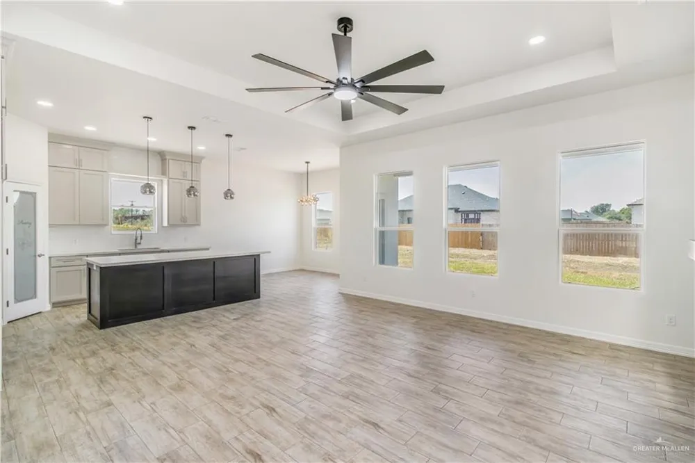 1613 Amanda Mercedes, TX 78570