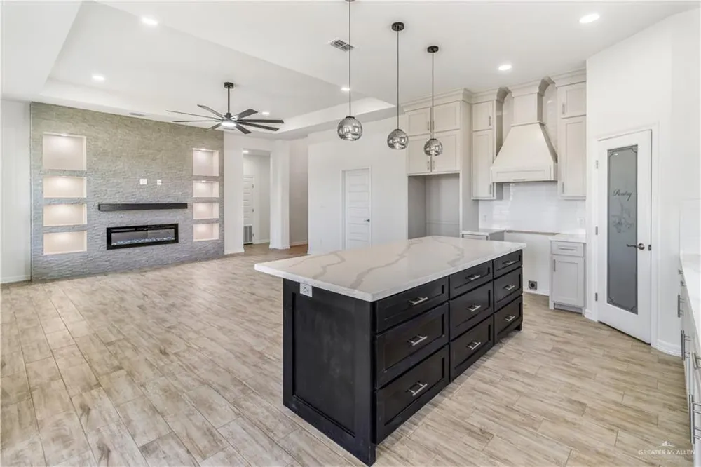 1613 Amanda Mercedes, TX 78570