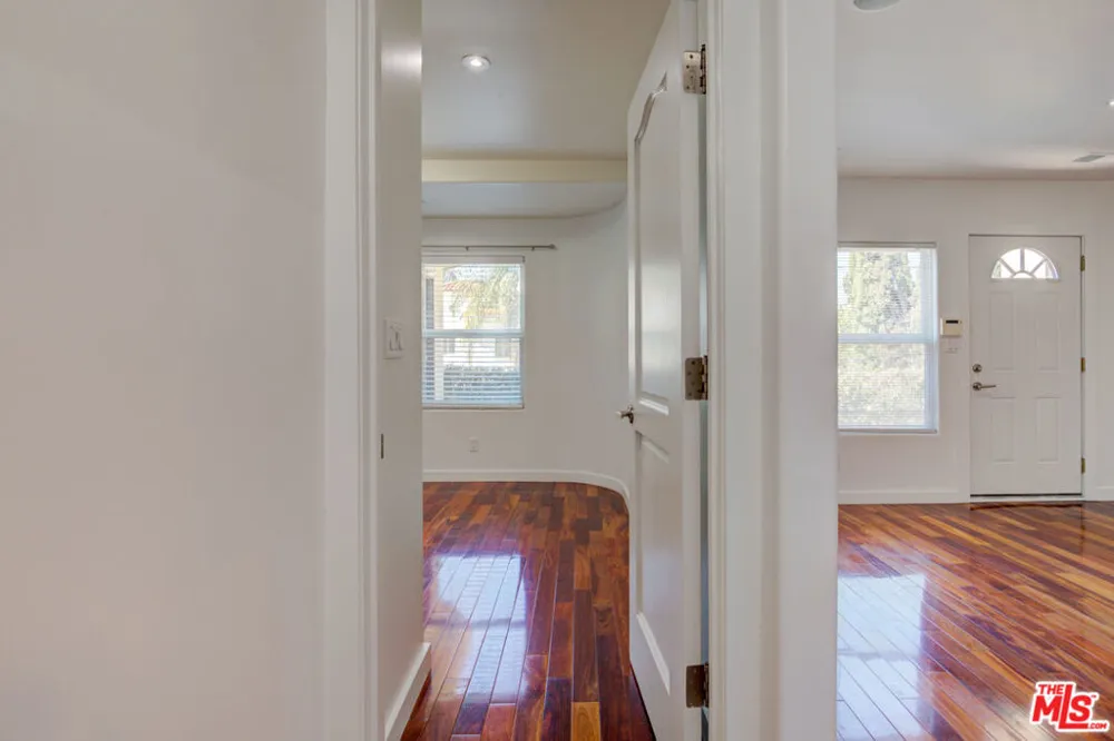 932 S Shenandoah Street #5 Los Angeles, CA 90035