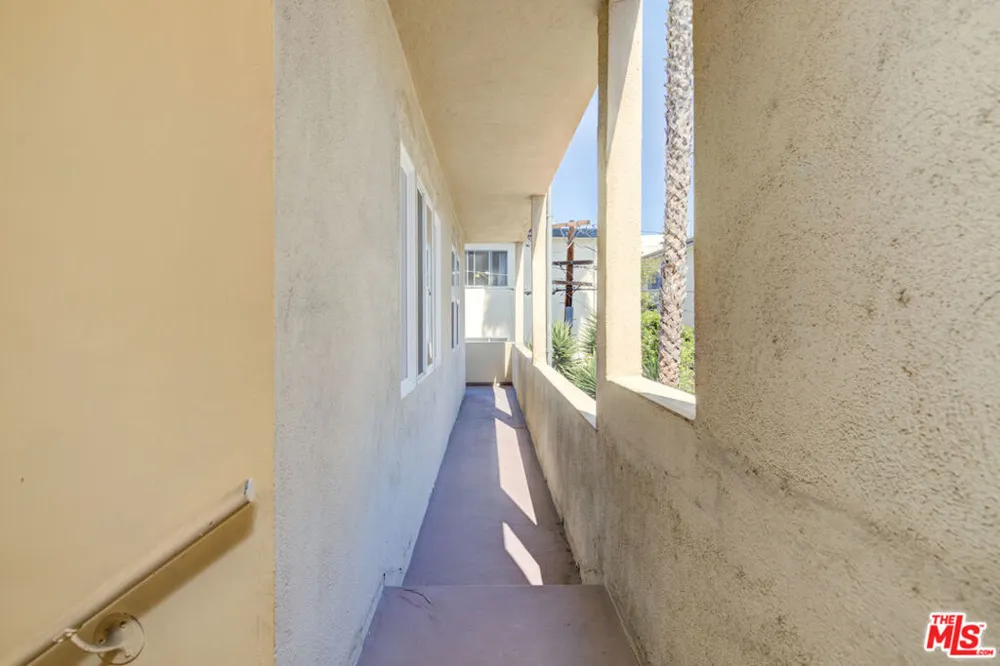 932 S Shenandoah Street #5 Los Angeles, CA 90035