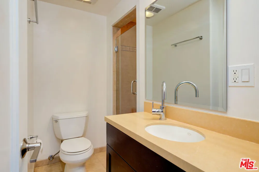 932 S Shenandoah Street #5 Los Angeles, CA 90035
